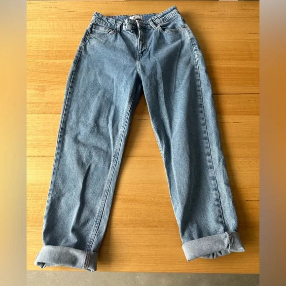 H&M | Boyfriend jeans - on trend - like new! - Picture 6 of 8